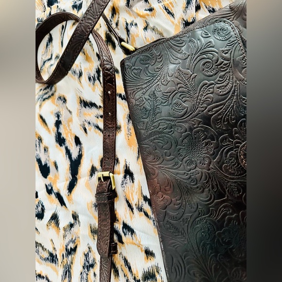 Dark brown tooled leather crossbody bag - Picture 6 of 8